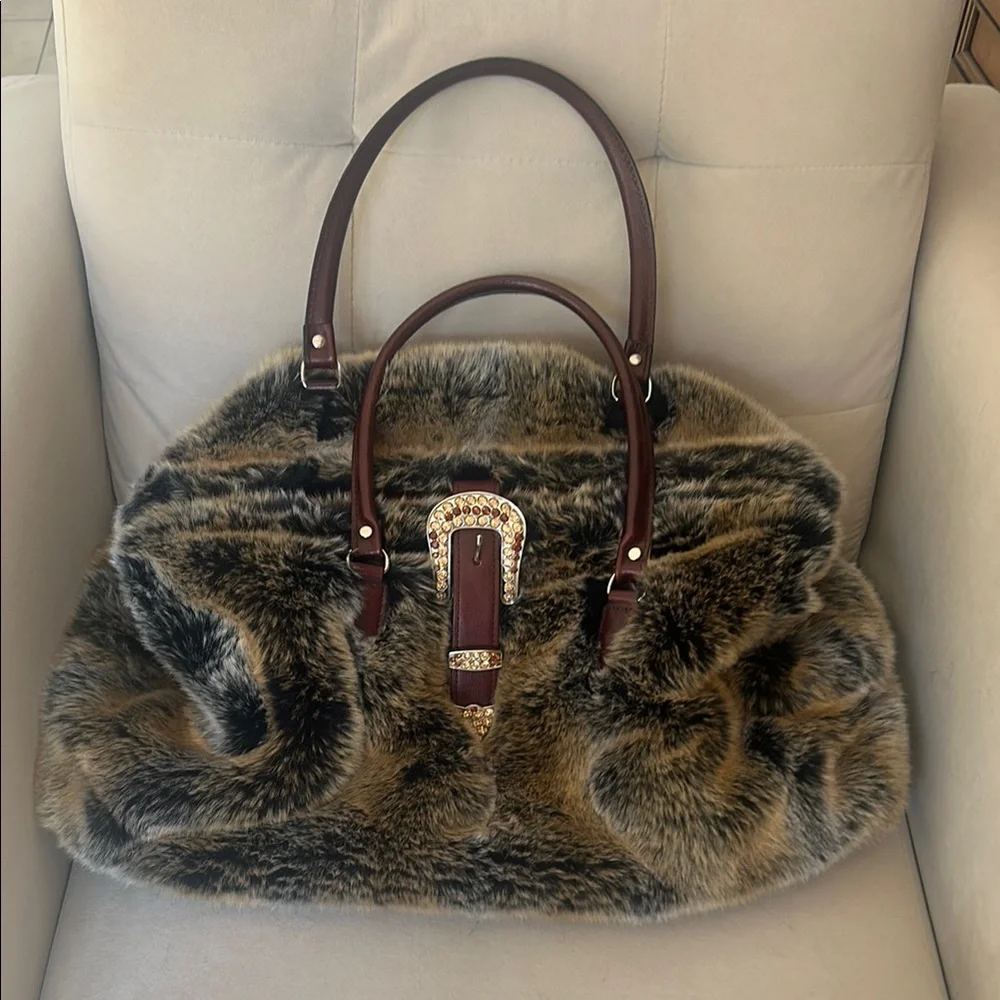 Luxurious Faux Fur Handbag with Brown Accents - Picture 9 of 9